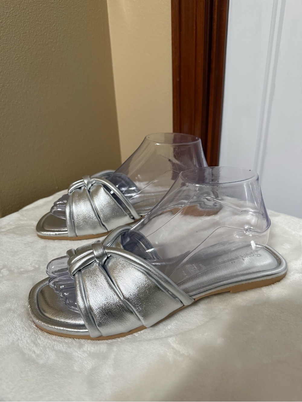 Seychelles Metallic Silver Knot Slide Sandals 8.5 NWOT - Picture 4 of 6